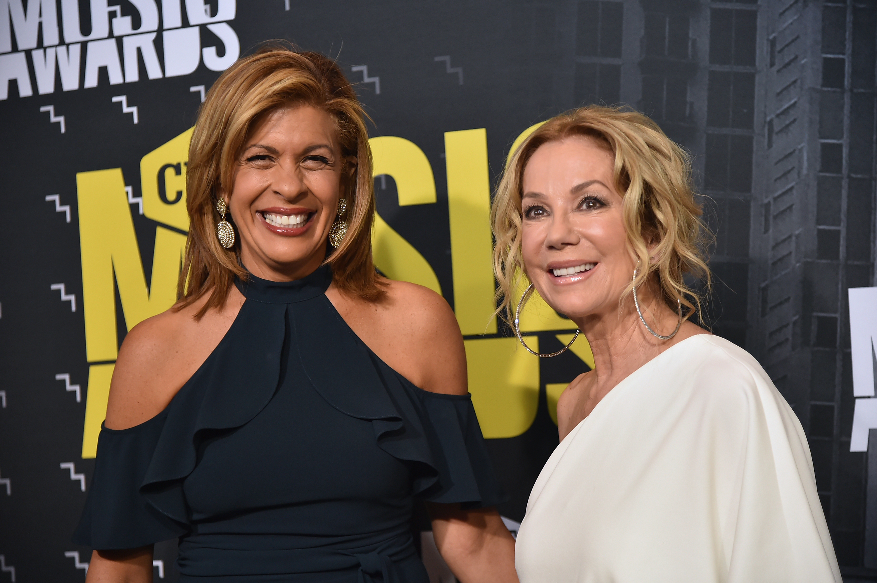 Kathie Lee Gifford teared up as she recalled the first words Hoda Kotb(08)